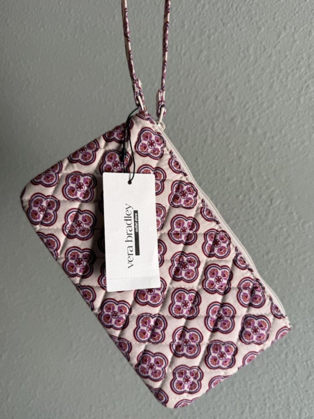 Vera Bradley NWT Wristlet Pink Medallion Quilted Cotton